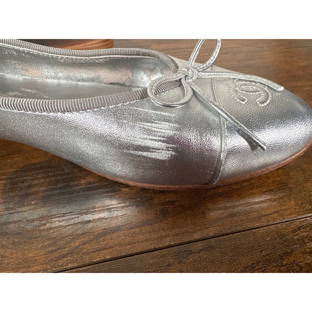 Chanel Silver Metallic Leather CC Logo Bow Ballet Flats Shoes Italy - Picture 4 of 11